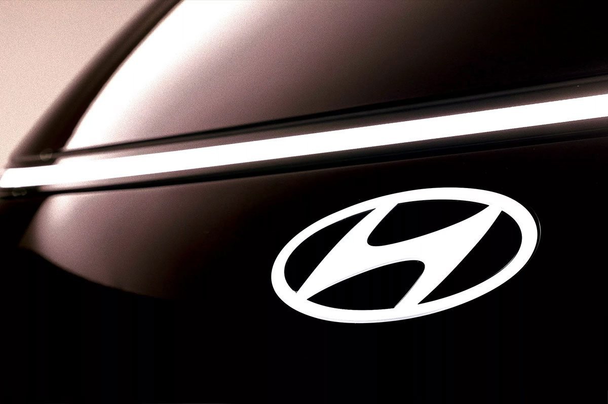 Hyundai teaser staria ev