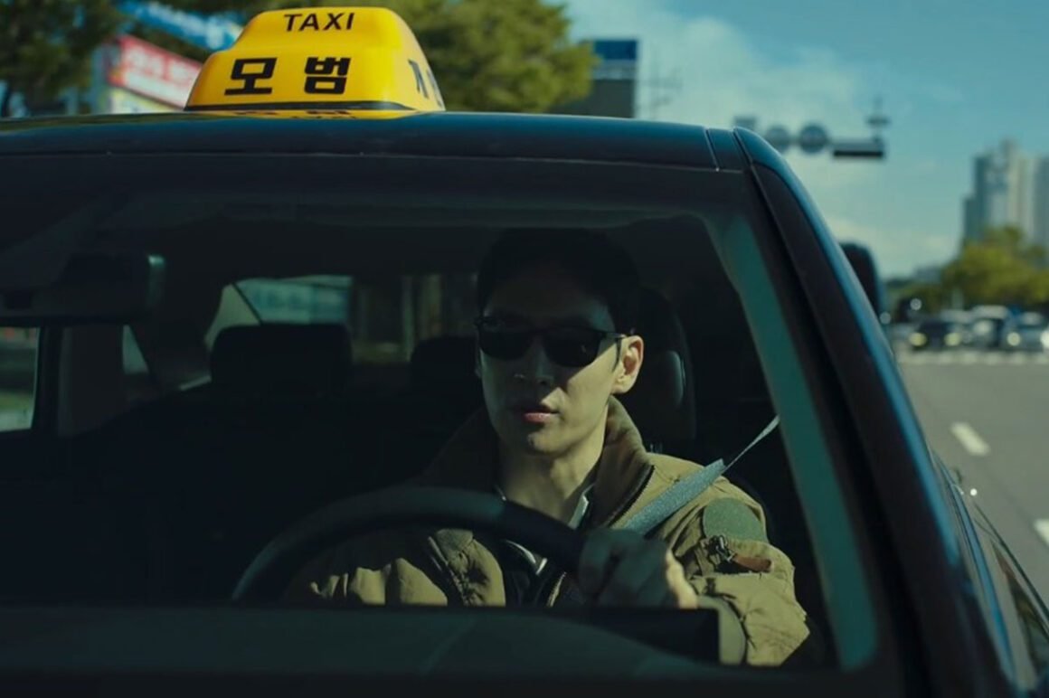 Taxi Driver Hyundai Grandeur