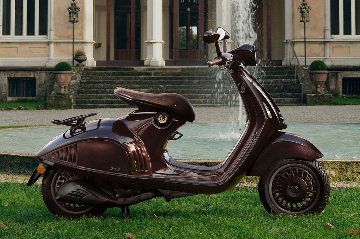 Vespa 946 Horse Indonesia