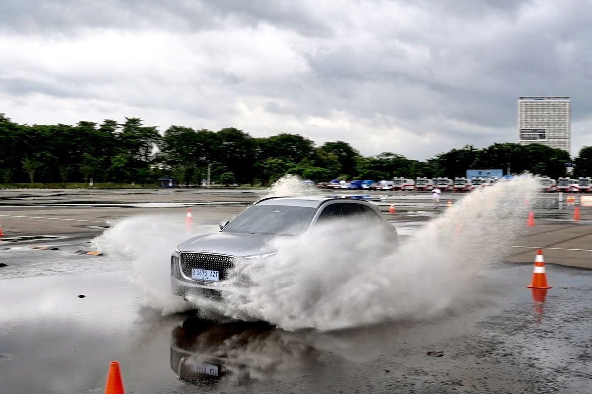 Lepas L8 PHEV Test Drive