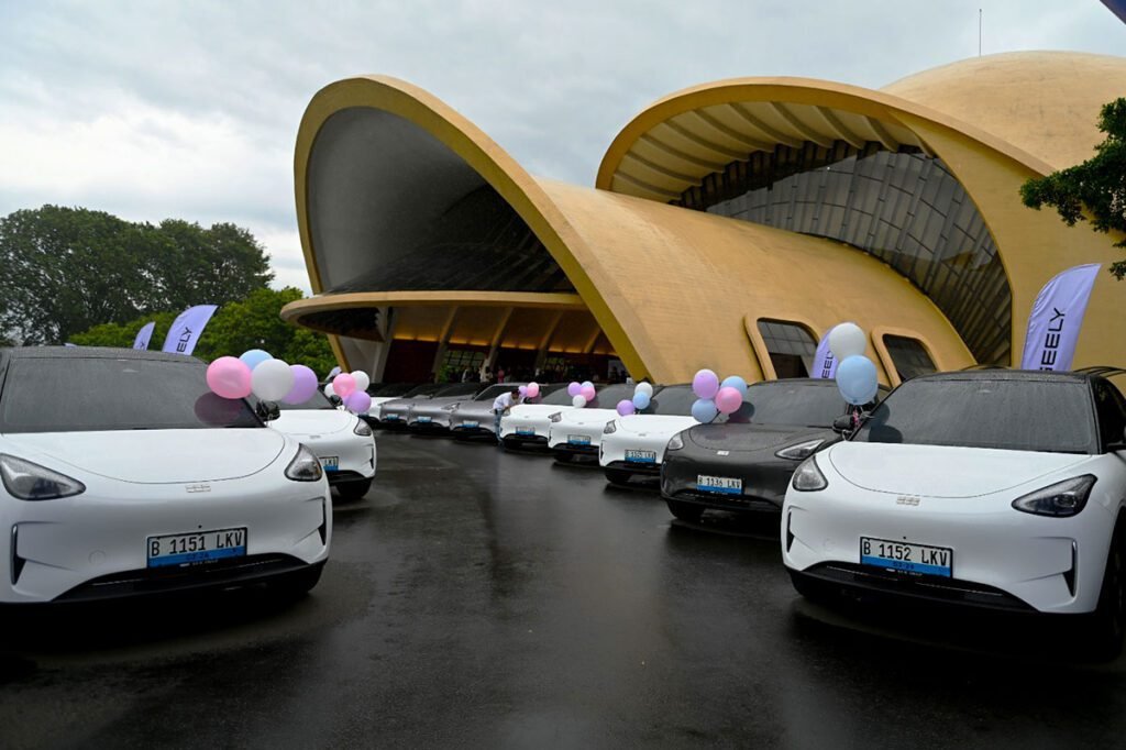 Geely EX2 5000 unit konsumen Indonesia