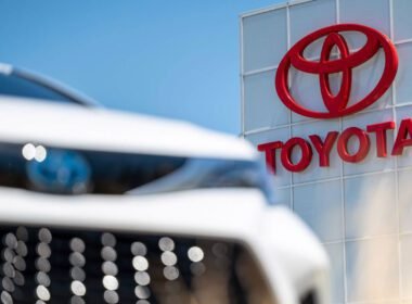 logo toyota bloomberg
