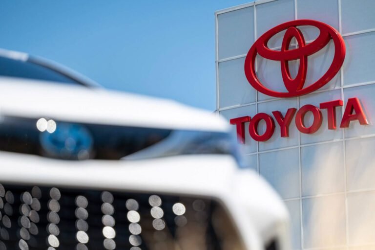 logo toyota bloomberg