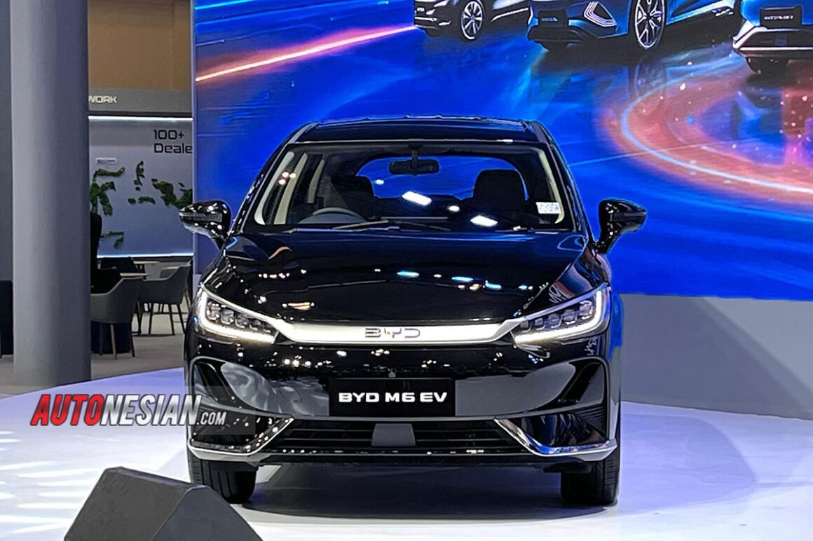 BYD M6 EV