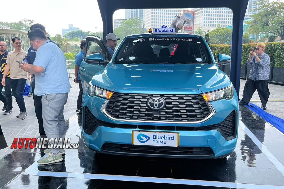 Taksi Bluebird Prime Toyota Zenix