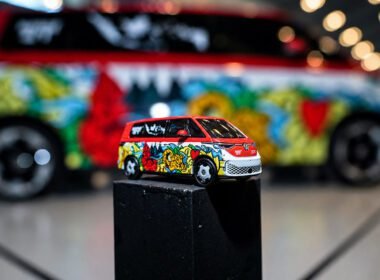 Volkswagen ID Buzz MINI GT Mizu Diecast IMX 2026